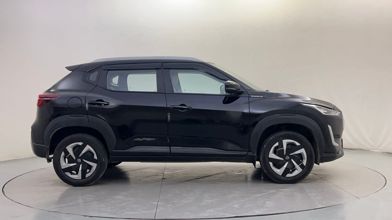 Used 2024 Nissan Magnite XL AMT Petrol Automatic exterior RIGHT SIDE VIEW