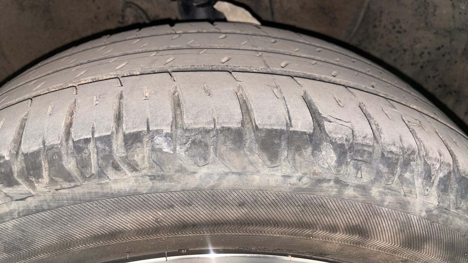 Used 2017 Hyundai Elite i20 Asta 1.2 (O) Petrol Manual tyres RIGHT FRONT TYRE TREAD VIEW