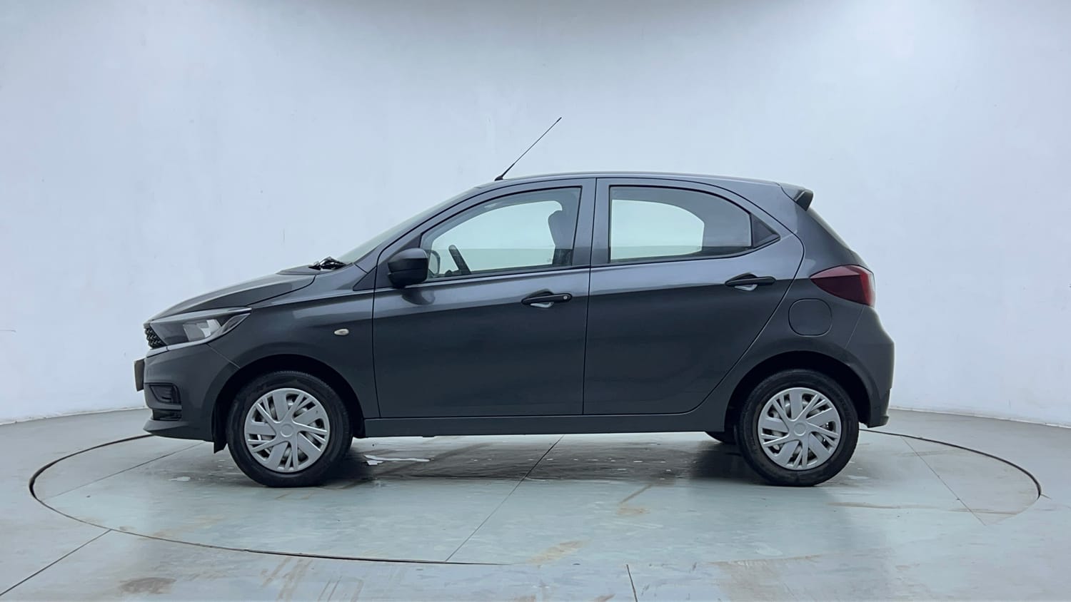Used 2022 Tata Tiago XE Petrol Manual exterior LEFT SIDE VIEW