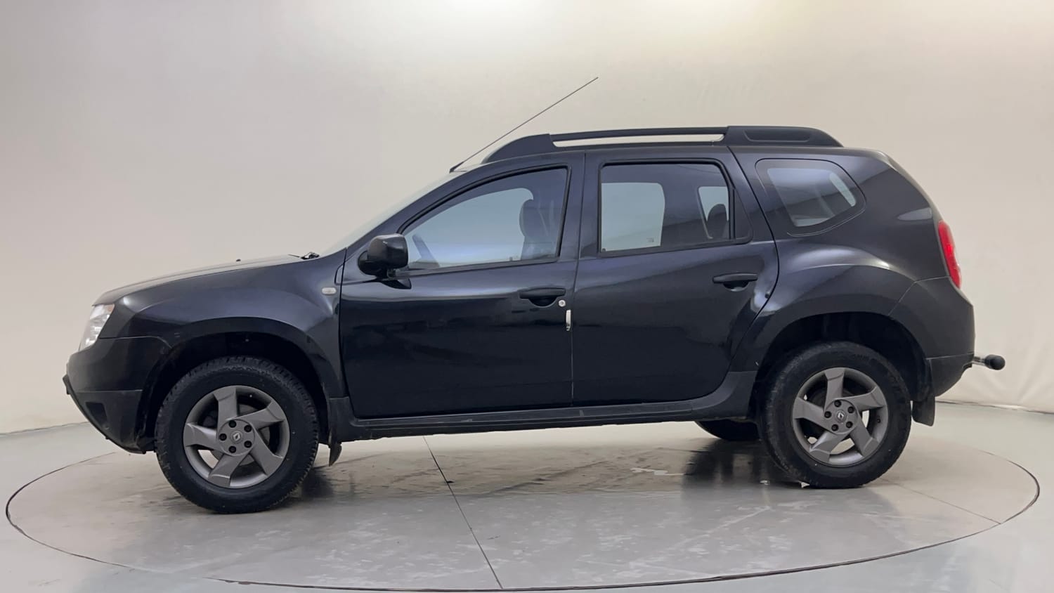 Used 2015 Renault Duster RxL Petrol Petrol Manual exterior LEFT SIDE VIEW