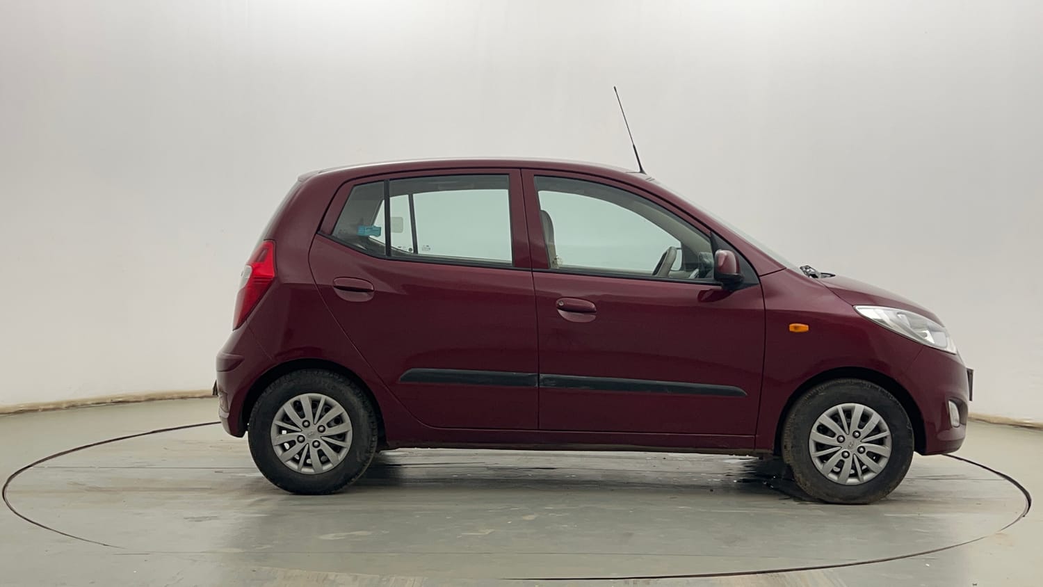 Used 2016 Hyundai i10 Sportz 1.1 iRDE2 Petrol Manual exterior RIGHT SIDE VIEW