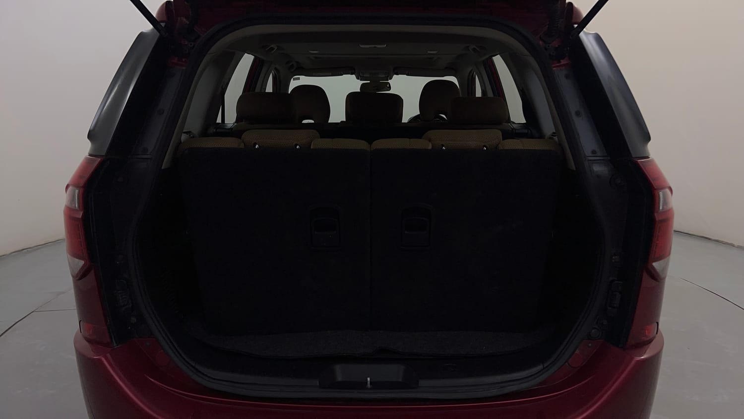 Used 2019 Mahindra XUV500 W9 AT Diesel Automatic interior DICKY INSIDE VIEW