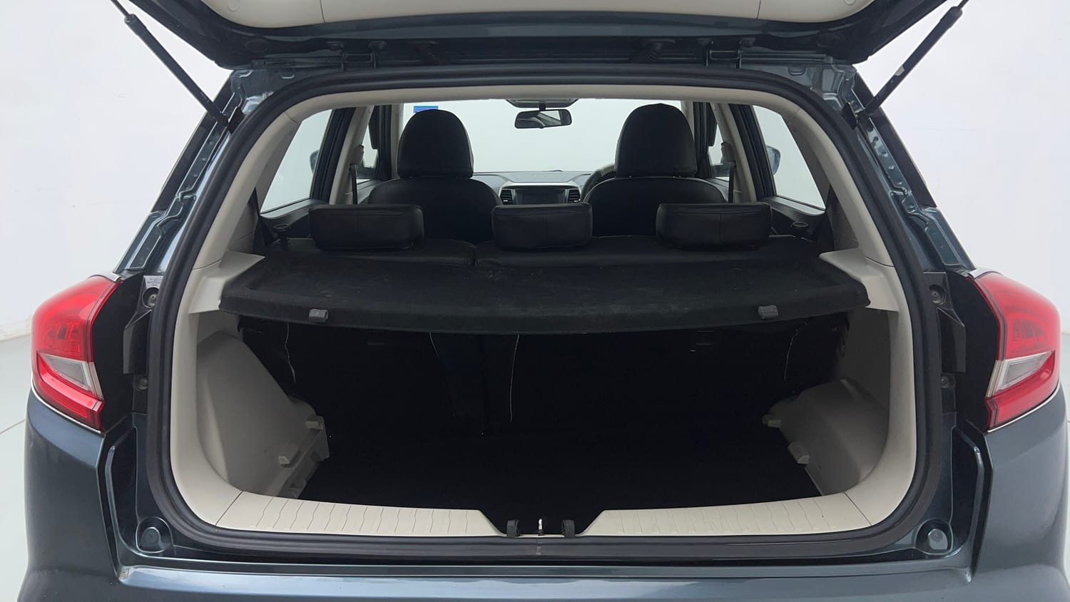 Used 2021 Mahindra XUV 300 W8 1.2 Petrol Petrol Manual interior DICKY INSIDE VIEW