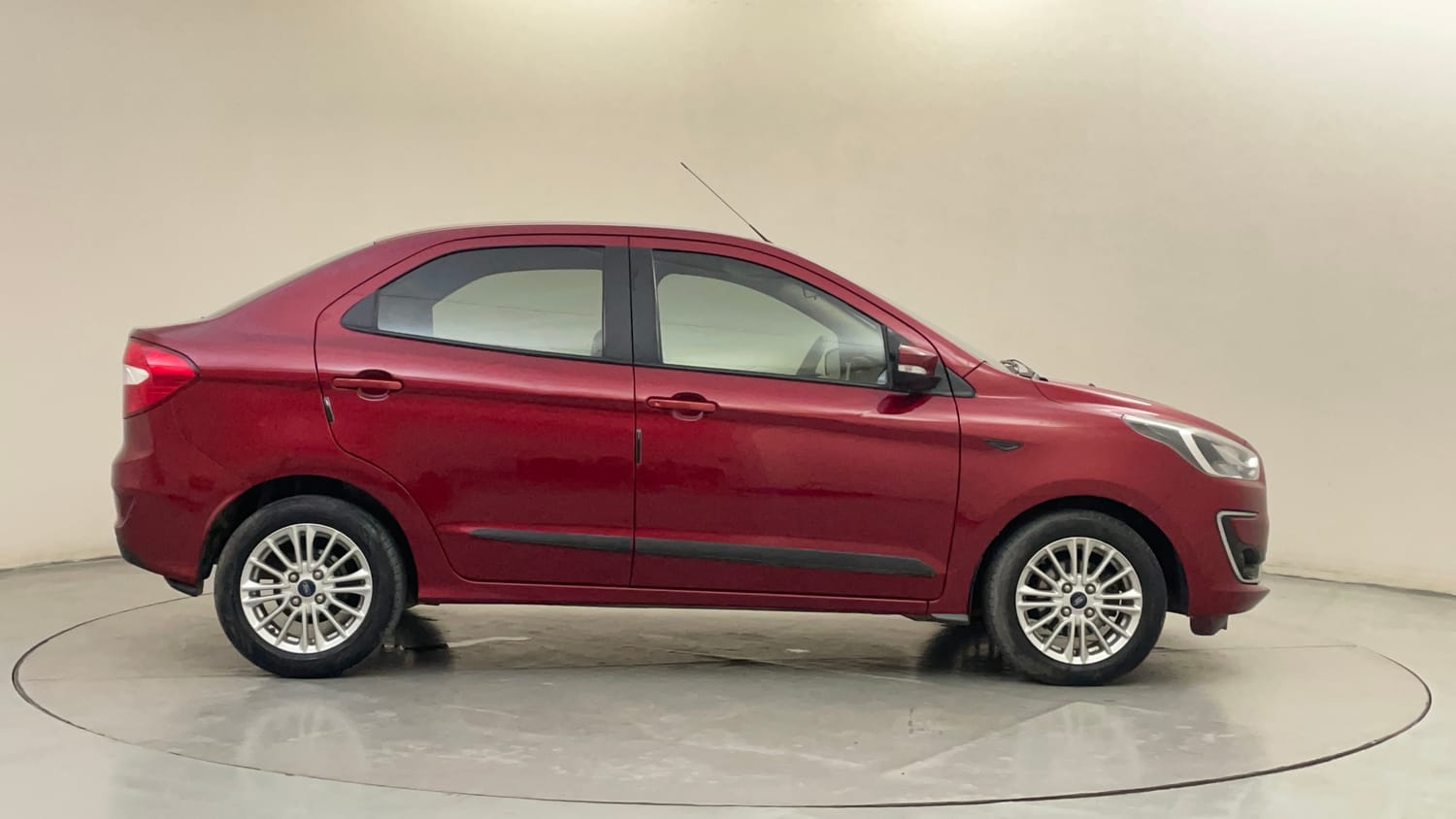 Used 2020 Ford Figo Aspire Titanium 1.2 Ti-VCT Petrol Manual exterior RIGHT SIDE VIEW