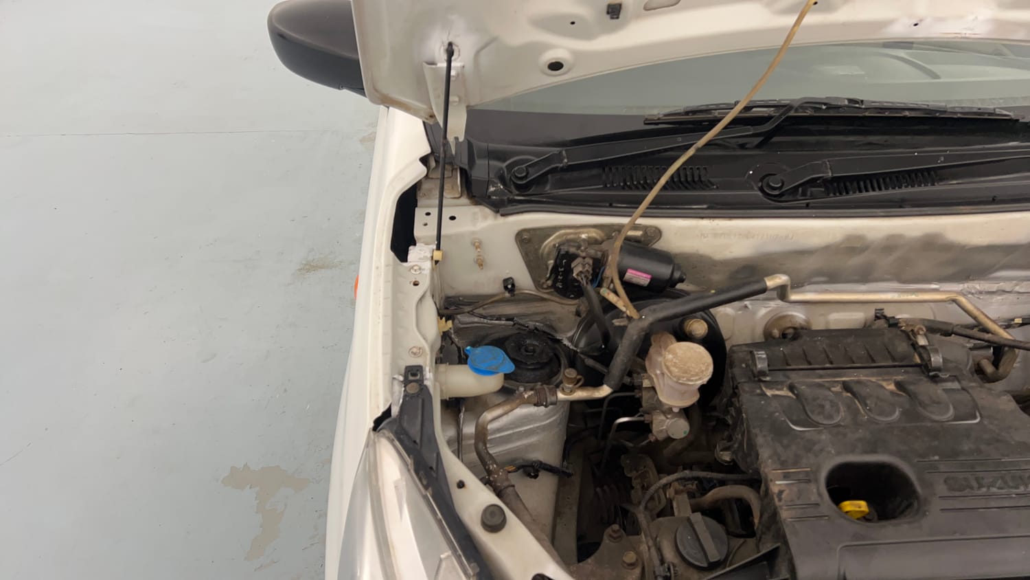 Used 2018 Maruti Suzuki Alto K10 VXi Petrol Manual engine ENGINE RIGHT SIDE HINGE & APRON VIEW