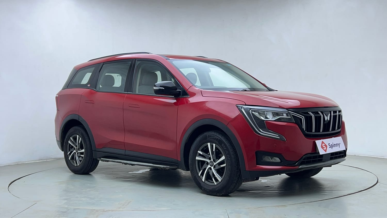 Used 2022 Mahindra XUV700 AX 5 Petrol AT 5 STR Petrol Automatic exterior RIGHT FRONT CORNER VIEW