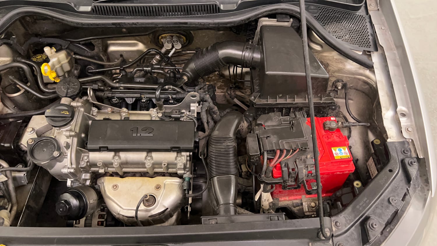 Used 2015 Volkswagen Polo Comfortline 1.2L (P) Petrol Manual engine ENGINE LEFT SIDE VIEW