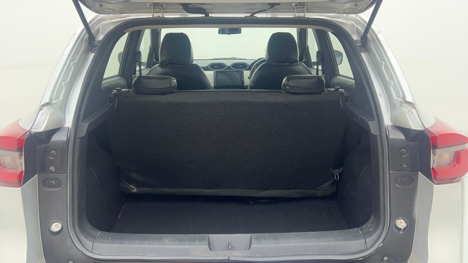 Used 2021 Nissan Magnite XE Petrol Manual interior DICKY INSIDE VIEW