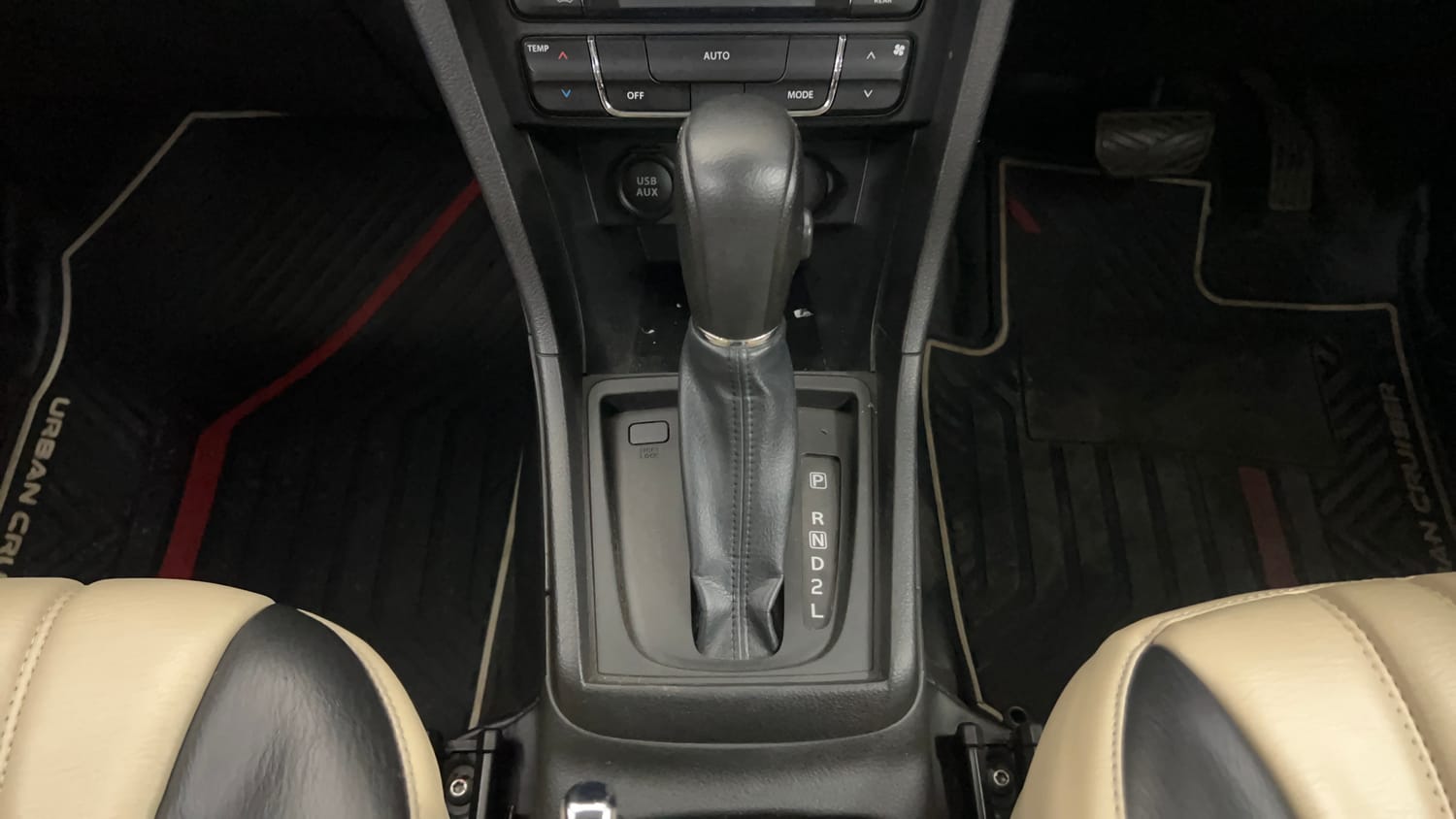 Used 2021 Toyota Urban Cruiser Mid Grade AT Petrol Automatic interior GEAR  KNOB VIEW
