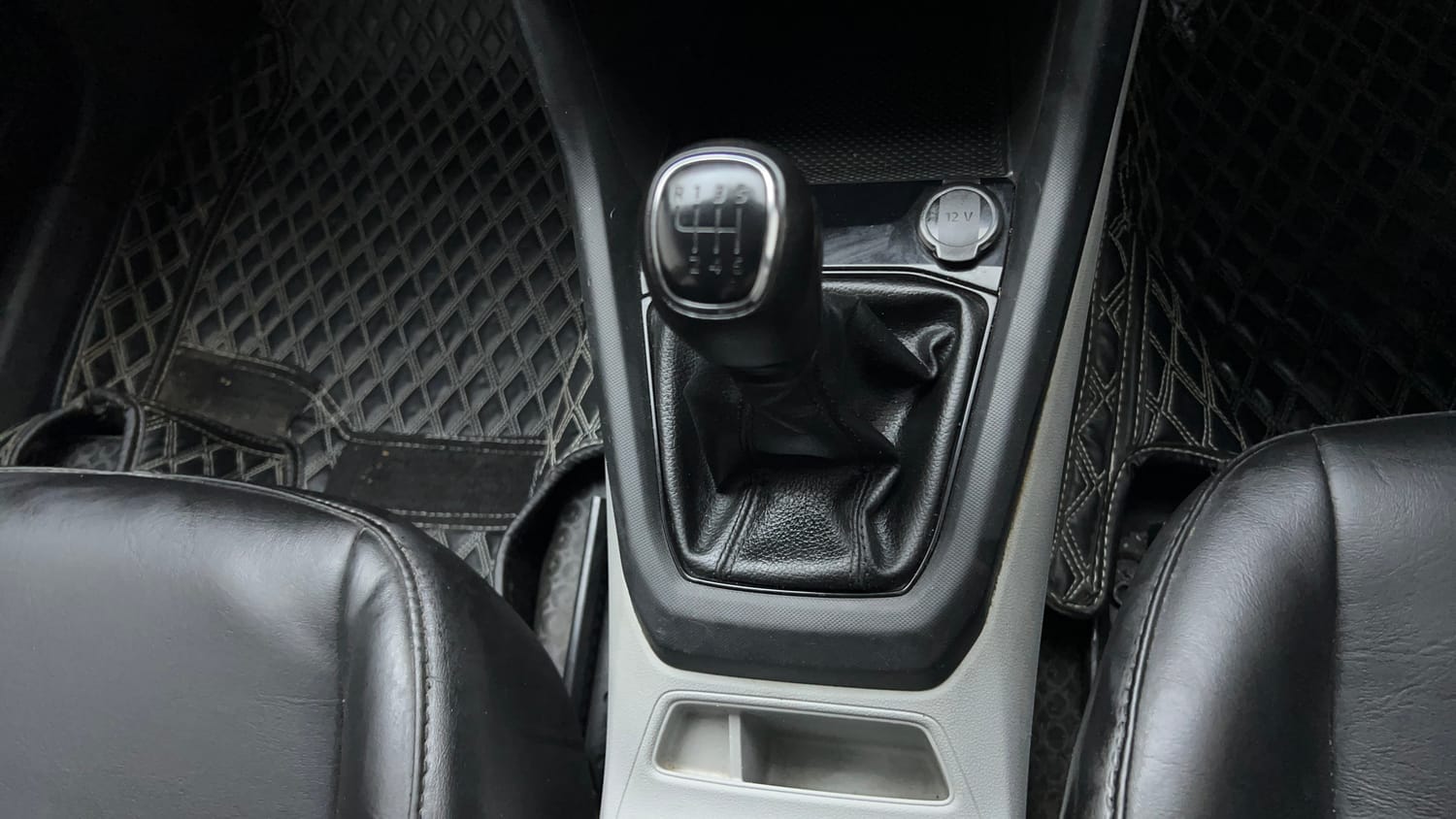 Used 2021 Skoda Kushaq Active 1.0 TSI MT Petrol Manual interior GEAR  KNOB VIEW