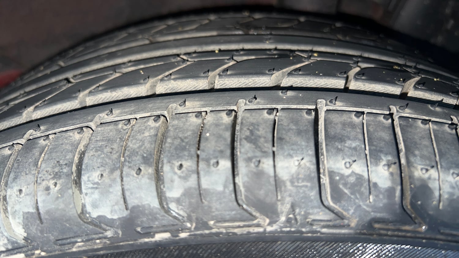 Used 2021 Hyundai New i20 Asta (O) 1.0 Turbo DCT Petrol Automatic tyres LEFT REAR TYRE TREAD VIEW