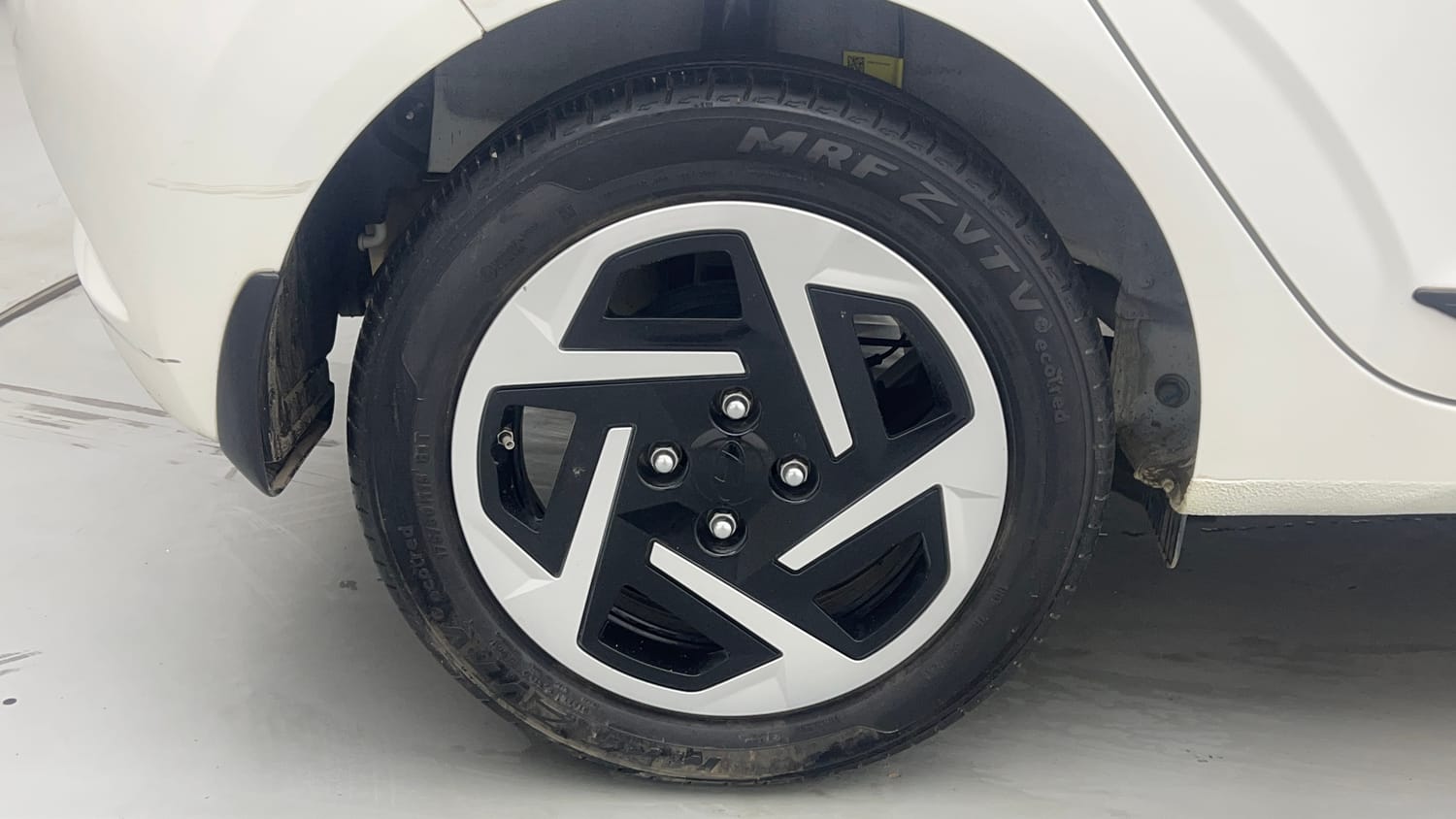 Used 2023 Hyundai Grand i10 Nios Sportz 1.2 Kappa VTVT Petrol Manual tyres RIGHT REAR TYRE RIM VIEW