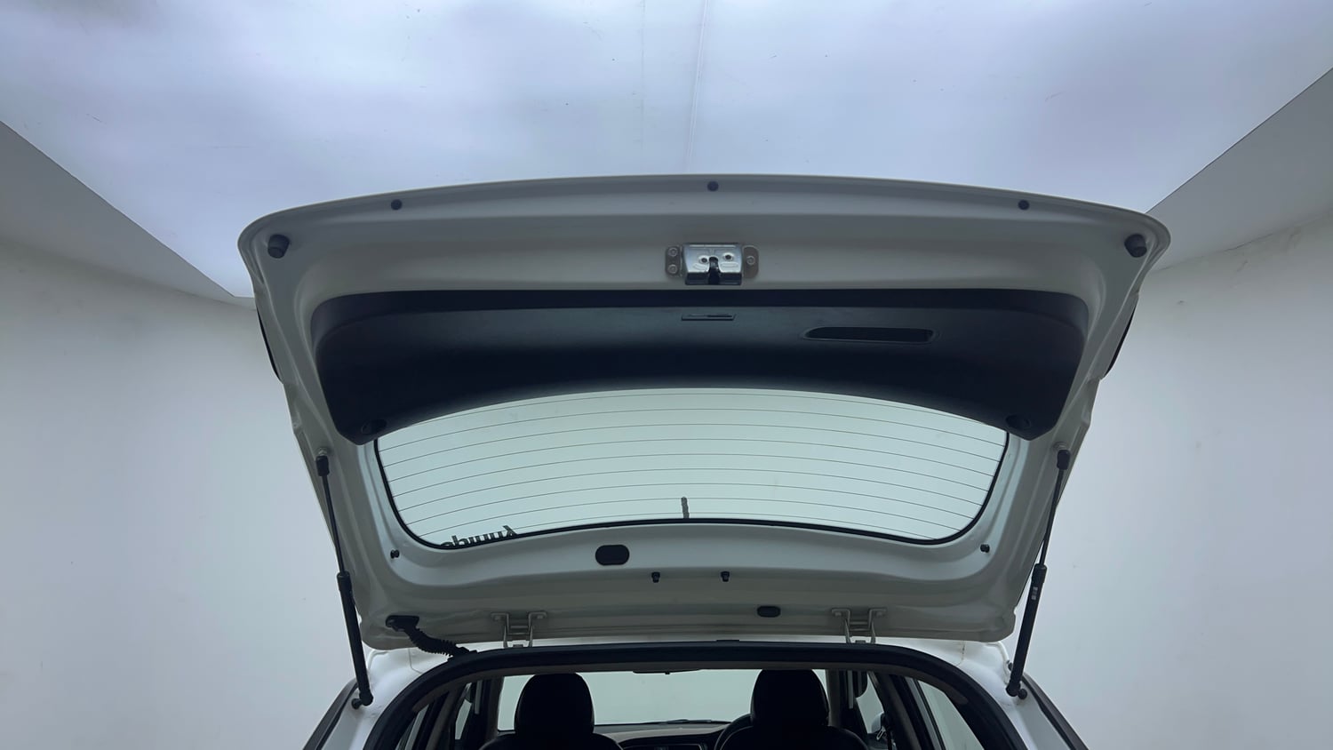 Used 2019 Hyundai Elite i20 Sportz Plus 1.2 Petrol Manual interior DICKY DOOR OPEN VIEW