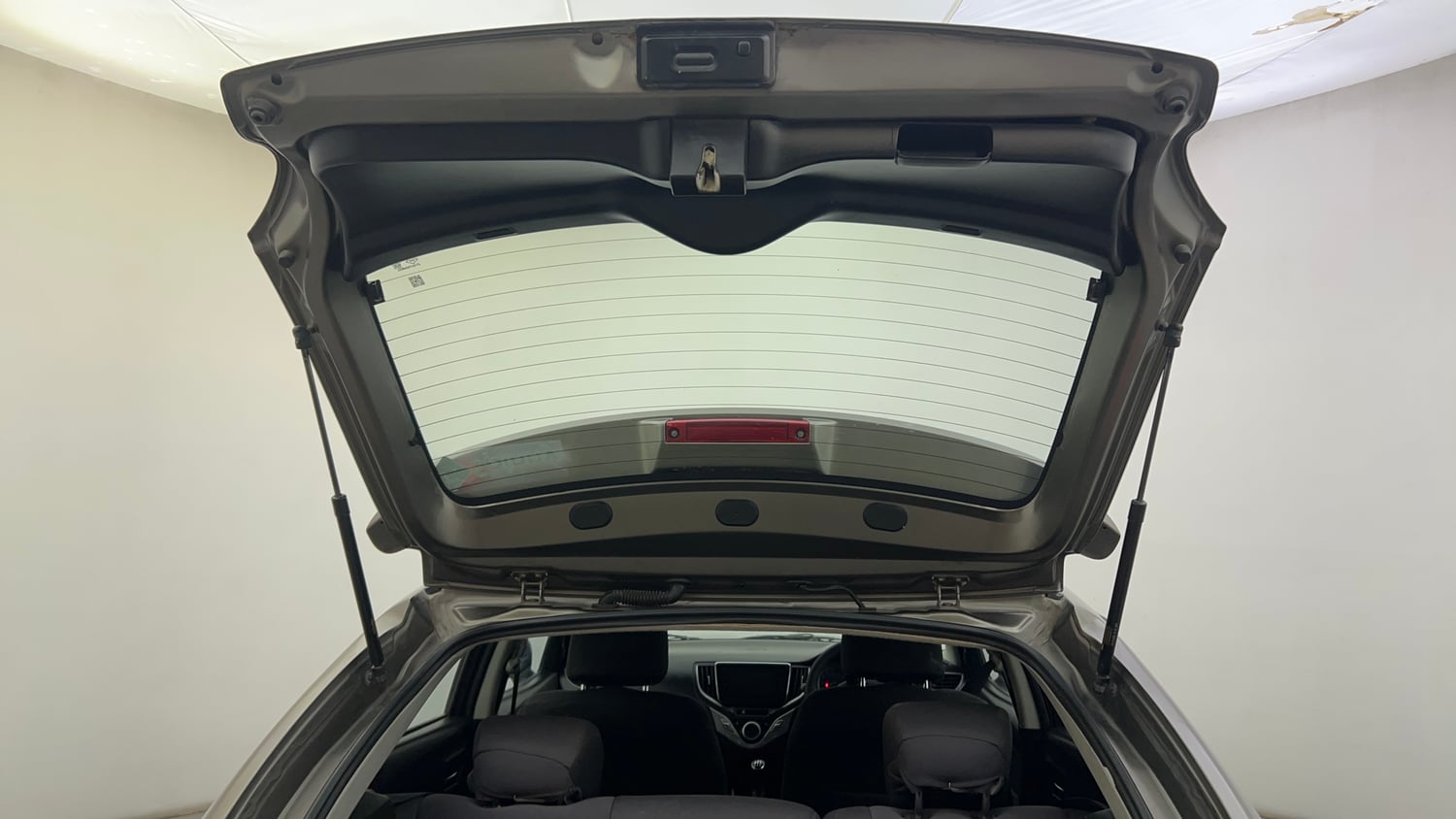Used 2020 Maruti Suzuki Baleno Zeta Petrol Manual interior DICKY DOOR OPEN VIEW
