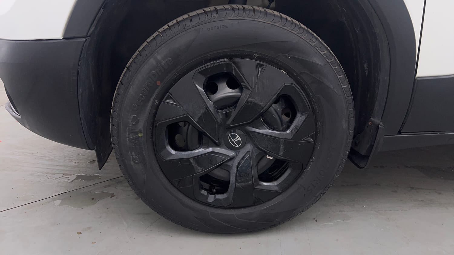 Used 2024 Tata Punch Adventure MT Petrol Manual tyres LEFT FRONT TYRE RIM VIEW
