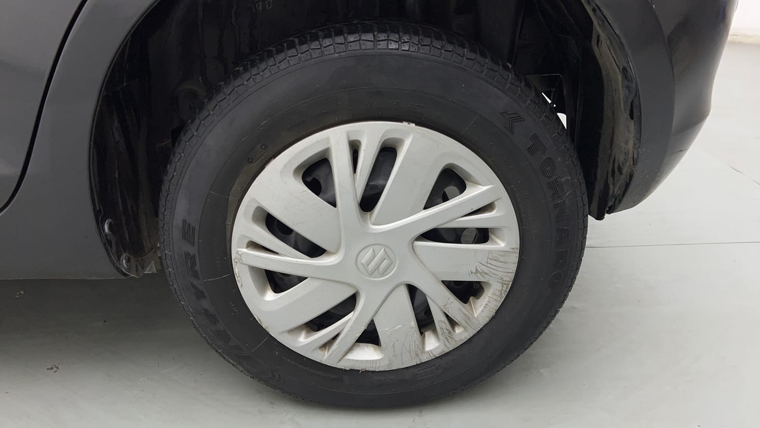 Used 2015 Maruti Suzuki Swift VXi Petrol Manual tyres LEFT REAR TYRE RIM VIEW