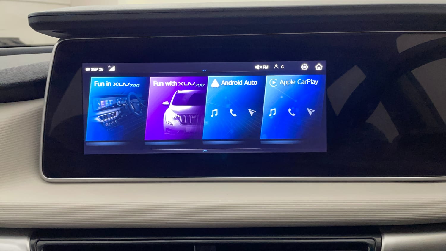 Used 2022 Mahindra XUV700 AX 5 Petrol AT 5 STR Petrol Automatic top_features Integrated (in-dash) music system