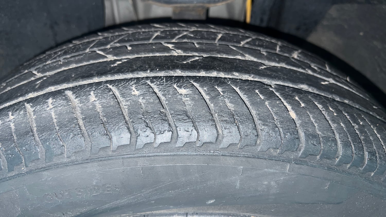 Used 2021 Nissan Magnite XE Petrol Manual tyres LEFT FRONT TYRE TREAD VIEW