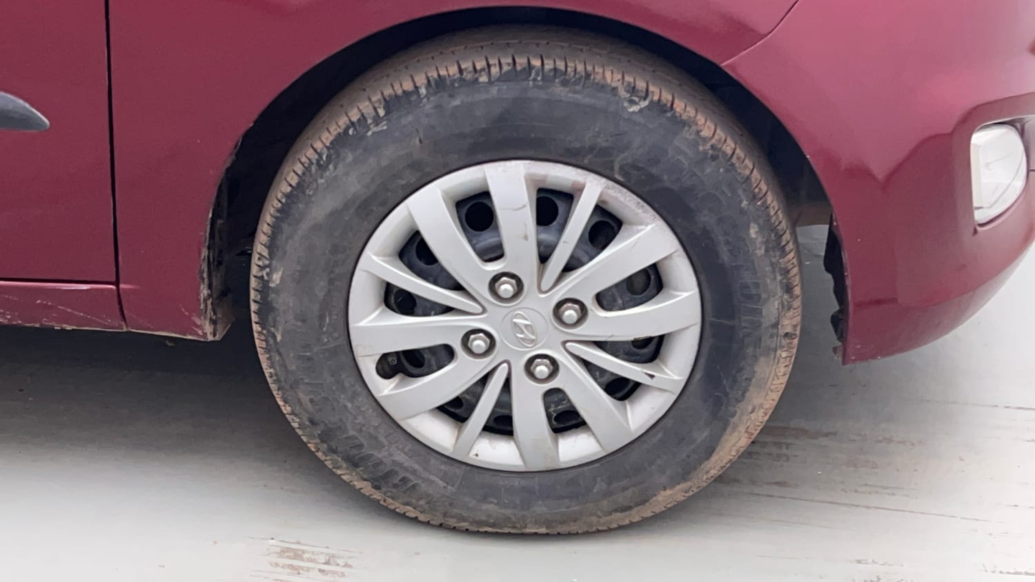 Used 2016 Hyundai i10 Sportz 1.1 iRDE2 Petrol Manual tyres RIGHT FRONT TYRE RIM VIEW