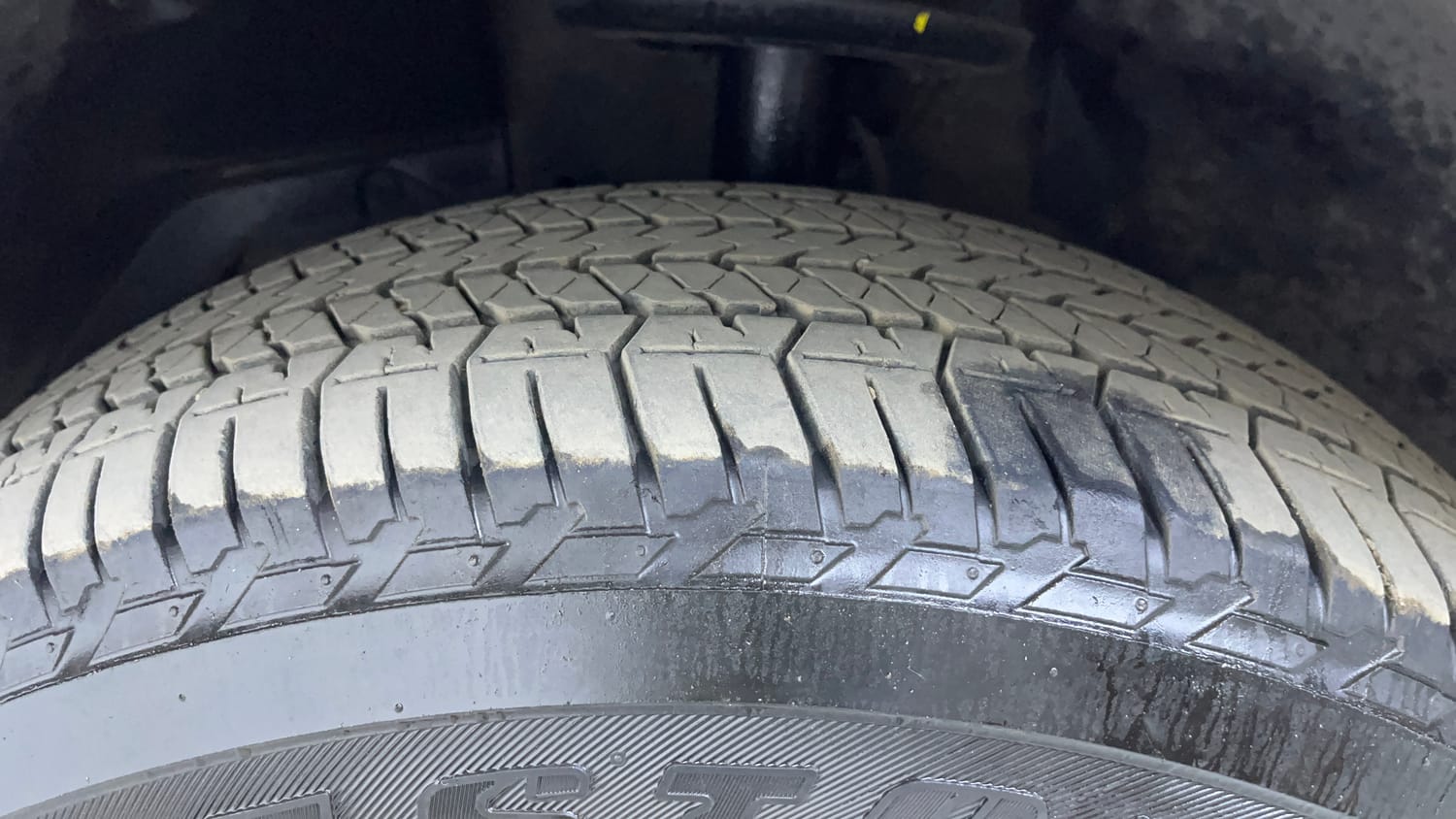 Used 2016 Mahindra XUV500 W10 AT Diesel Automatic tyres LEFT FRONT TYRE TREAD VIEW