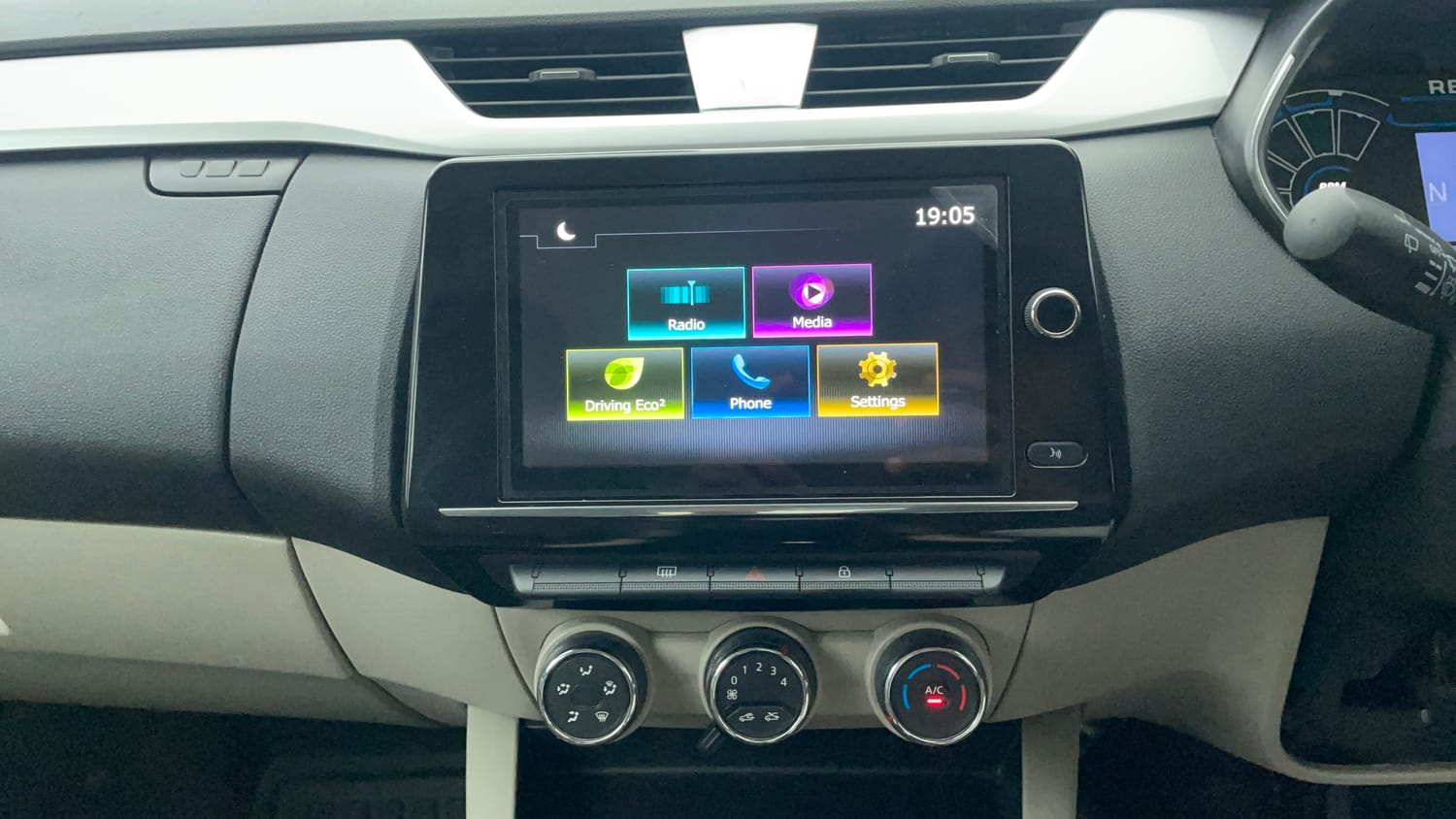 Used 2021 Renault Triber RXZ EASY-R AMT Petrol Automatic interior MUSIC SYSTEM & AC CONTROL VIEW