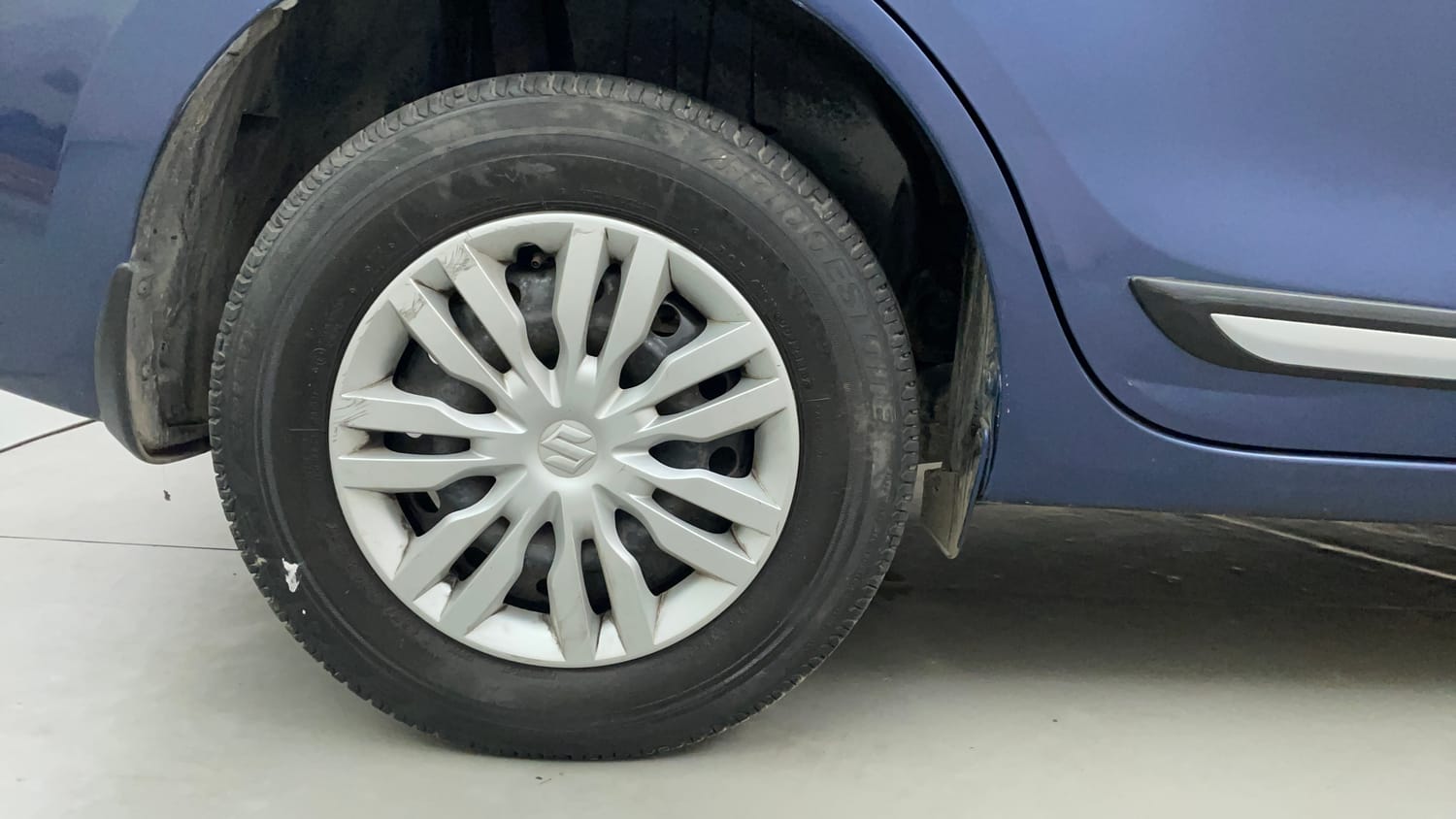 Used 2018 Maruti Suzuki Dzire VXi AMT Petrol Automatic tyres RIGHT REAR TYRE RIM VIEW