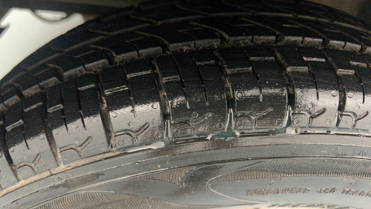 Used 2014 Hyundai Eon Era + Petrol Manual tyres LEFT FRONT TYRE TREAD VIEW