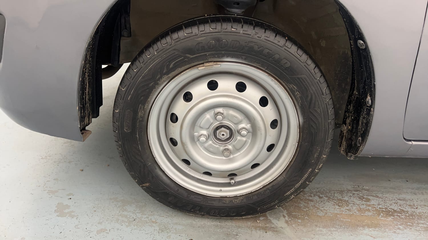 Used 2014 Maruti Suzuki Wagon R LXI Petrol Manual tyres LEFT FRONT TYRE RIM VIEW