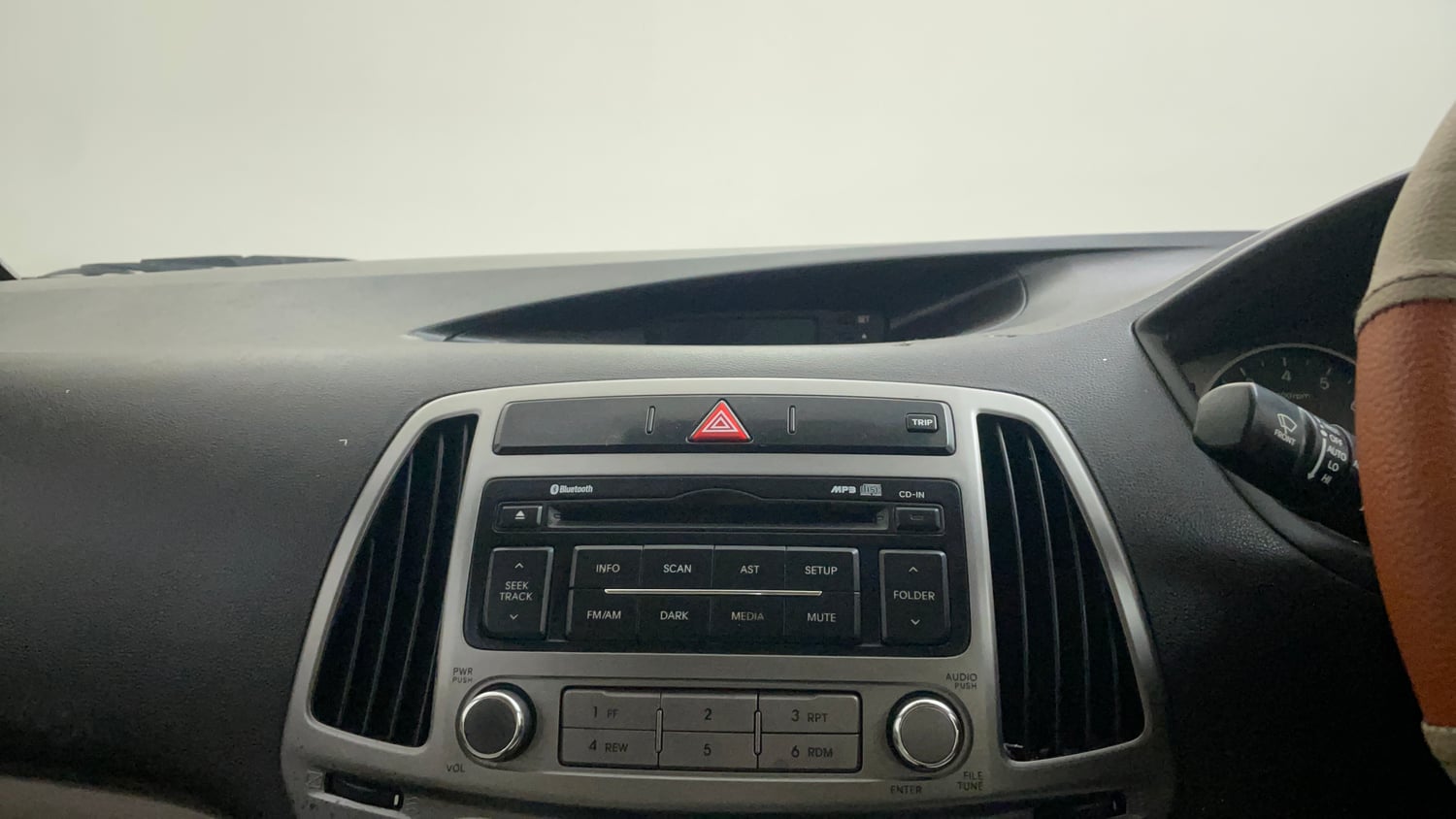 Used 2012 Hyundai i20 Sportz 1.2 Petrol Manual top_features Integrated (in-dash) music system