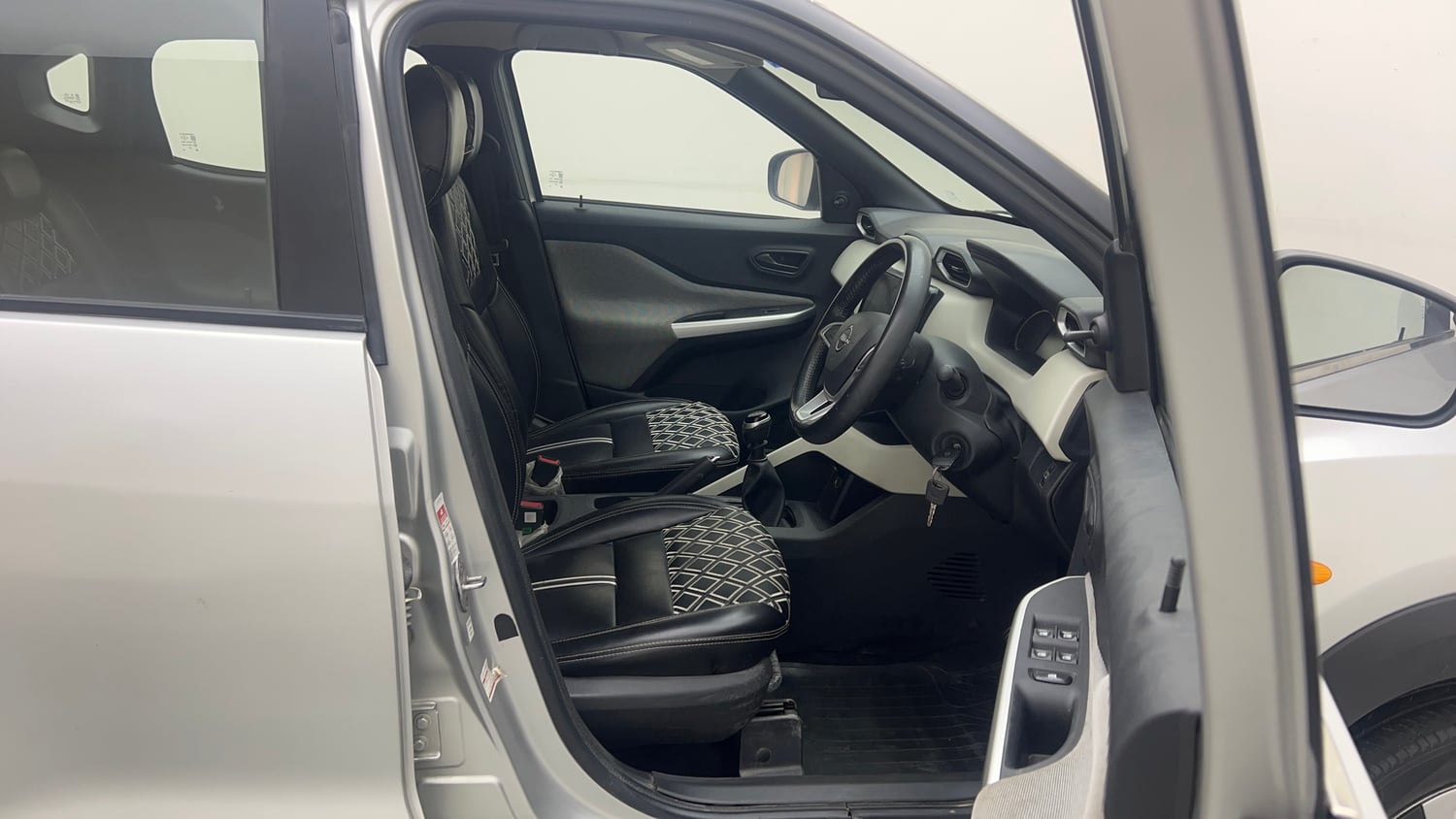 Used 2021 Nissan Magnite XE Petrol Manual interior RIGHT SIDE FRONT DOOR CABIN VIEW