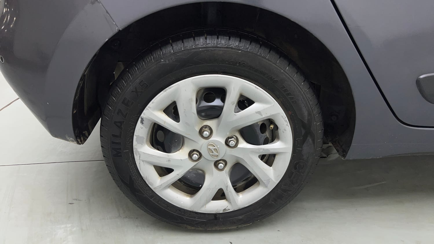 Used 2019 Hyundai Grand i10 Sportz 1.2 Kappa VTVT Petrol Manual tyres RIGHT REAR TYRE RIM VIEW