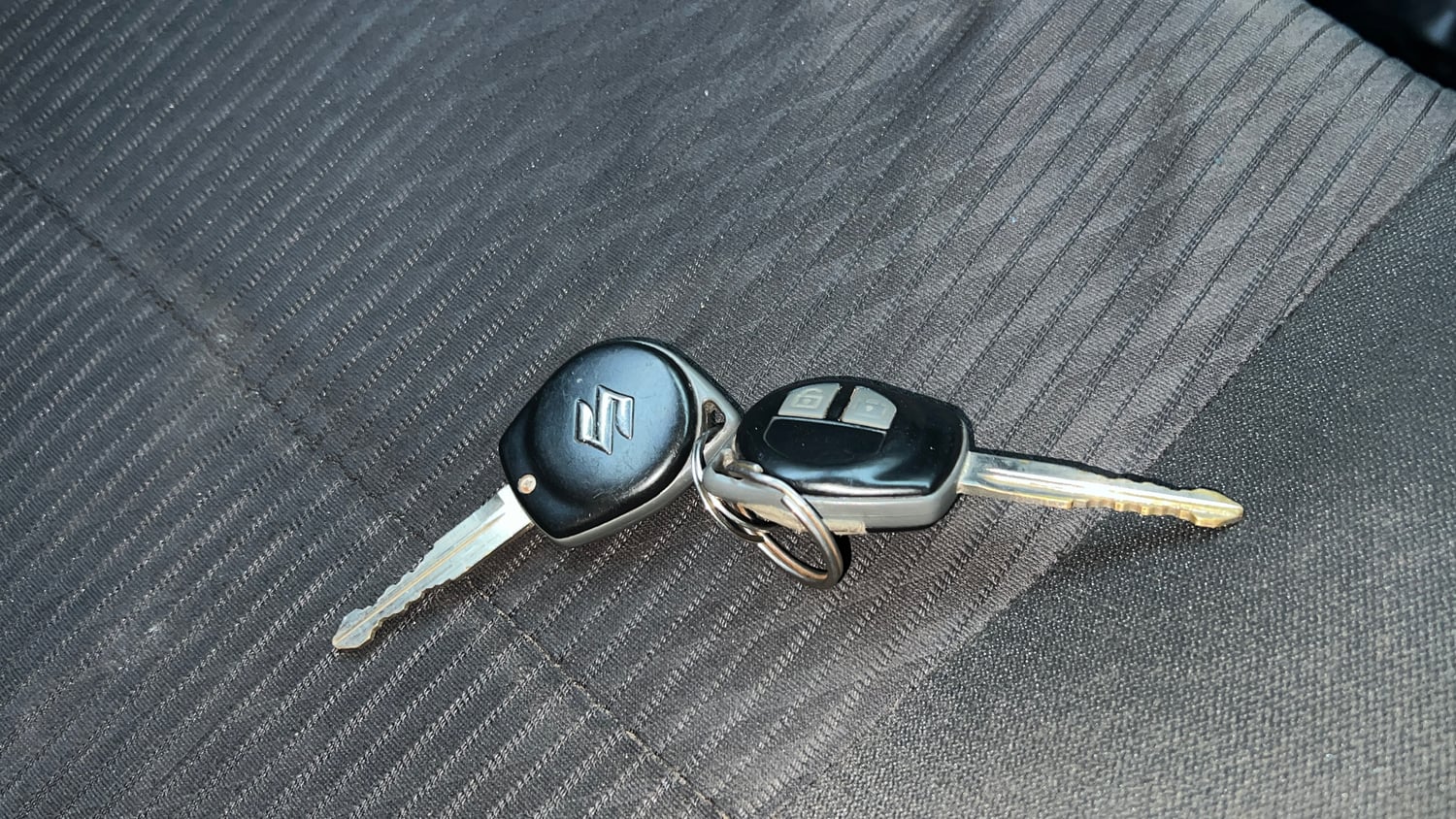 Used 2015 Maruti Suzuki Swift VXi Petrol Manual extra CAR KEY VIEW