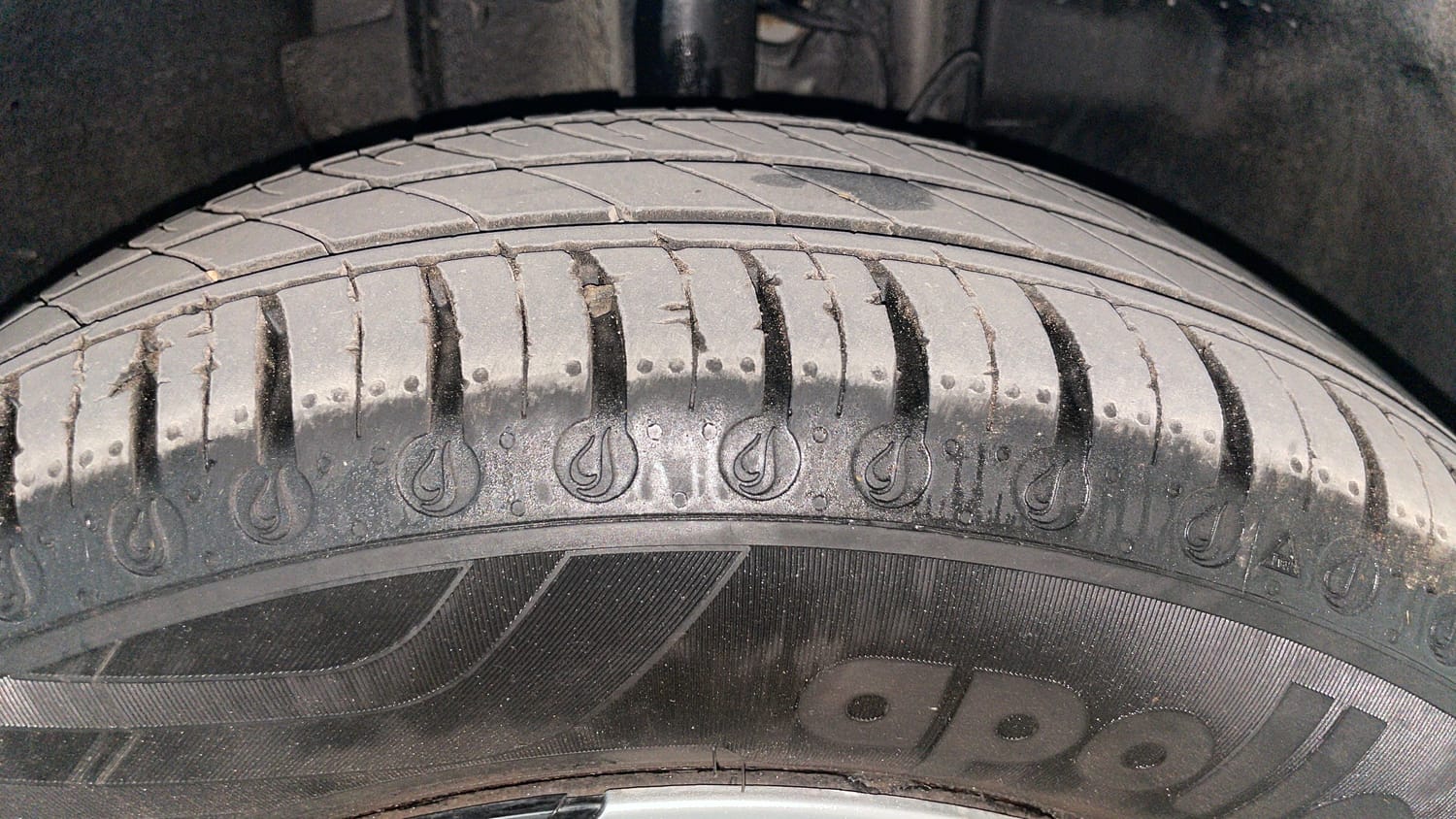 Used 2025 Tata Tiago XT Petrol Manual tyres RIGHT FRONT TYRE TREAD VIEW