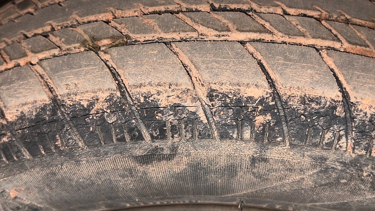 Used 2017 Maruti Suzuki Celerio VXi AMT Petrol Automatic tyres RIGHT FRONT TYRE TREAD VIEW