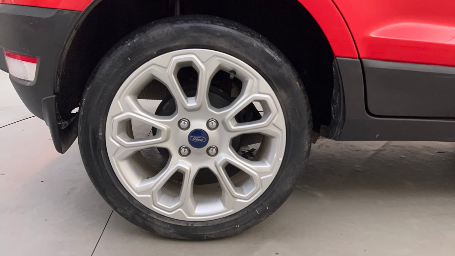 Used 2018 Ford EcoSport Titanium + 1.5L TDCi Diesel Manual tyres RIGHT REAR TYRE RIM VIEW