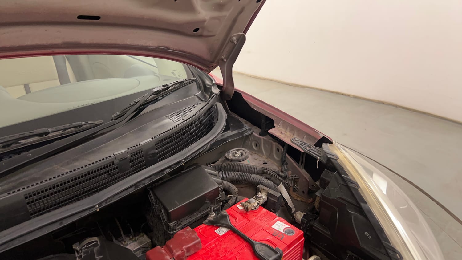 Used 2015 Nissan Micra XV CVT Petrol Automatic engine ENGINE LEFT SIDE HINGE & APRON VIEW