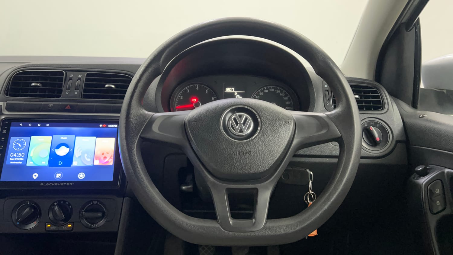 Used 2015 Volkswagen Polo Comfortline 1.2L (P) Petrol Manual interior STEERING VIEW
