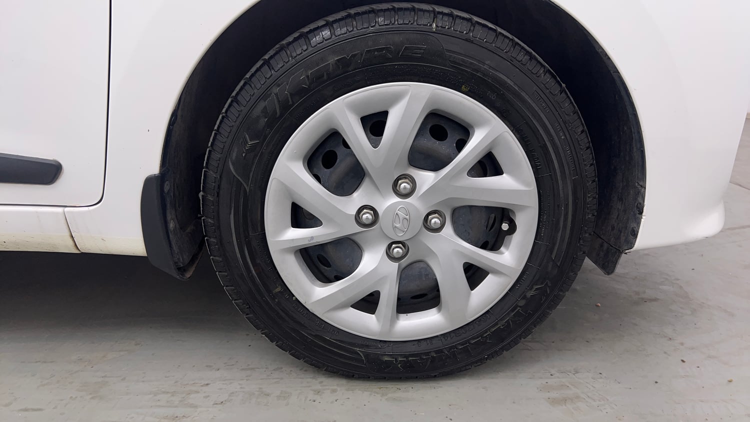 Used 2020 Hyundai Grand i10 Sportz 1.2 Kappa VTVT Petrol Manual tyres RIGHT FRONT TYRE RIM VIEW