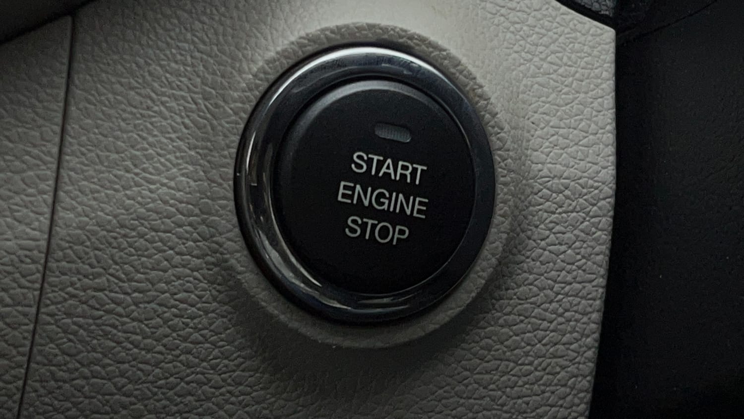 Used 2021 Mahindra XUV 300 W8 1.2 Petrol Petrol Manual top_features Keyless start
