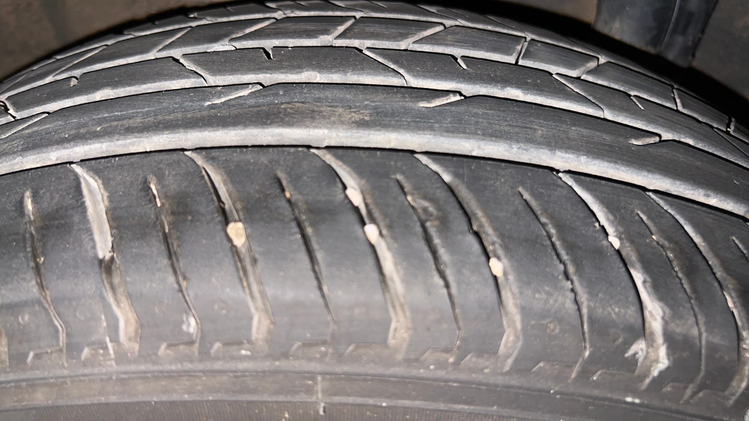 Used 2024 Nissan Magnite XL AMT Petrol Automatic tyres RIGHT REAR TYRE TREAD VIEW