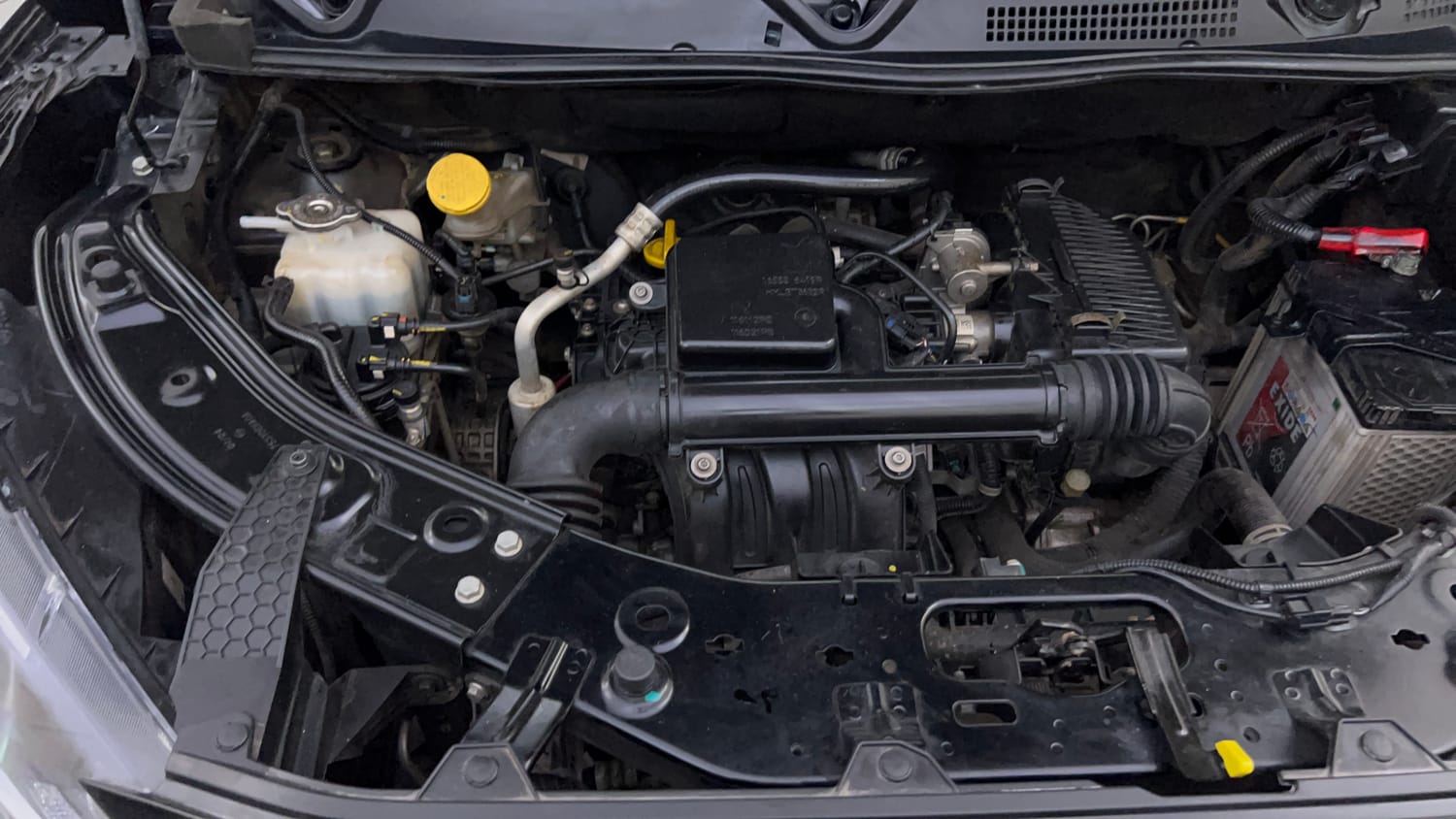 Used 2024 Nissan Magnite XL AMT Petrol Automatic engine ENGINE RIGHT SIDE VIEW