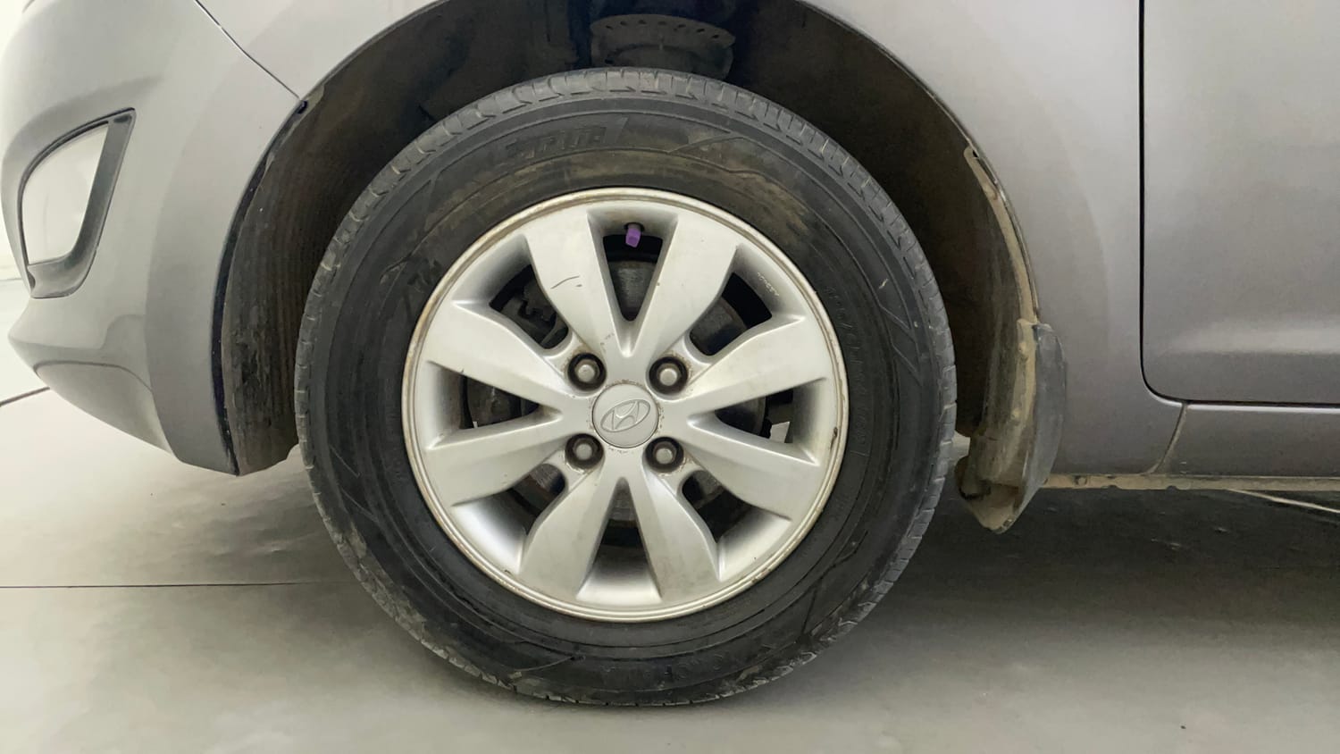 Used 2012 Hyundai i20 Sportz 1.2 Petrol Manual tyres LEFT FRONT TYRE RIM VIEW