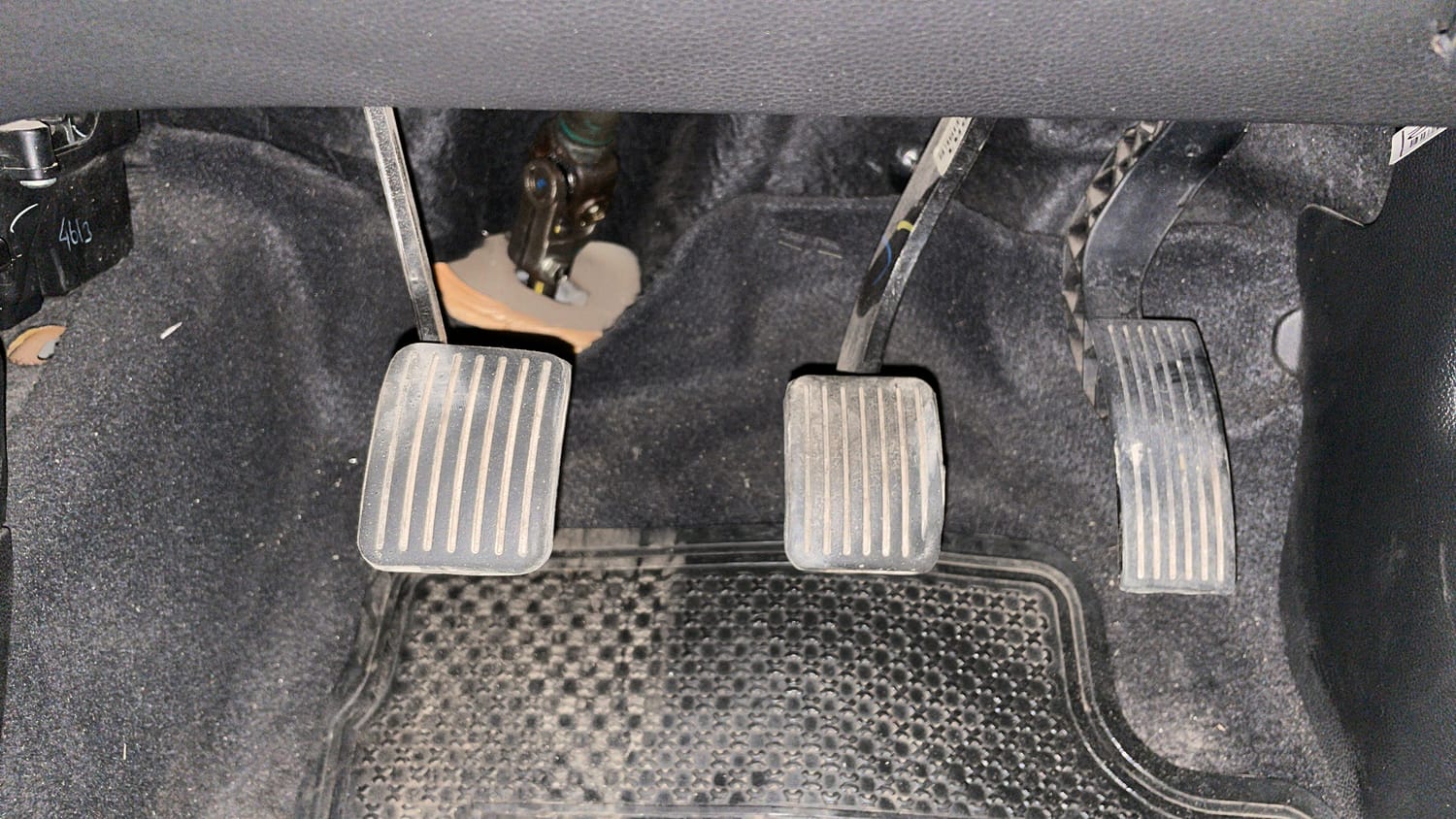 Used 2015 Hyundai Grand i10 Sportz 1.2 Kappa VTVT Petrol Manual interior PEDALS VIEW