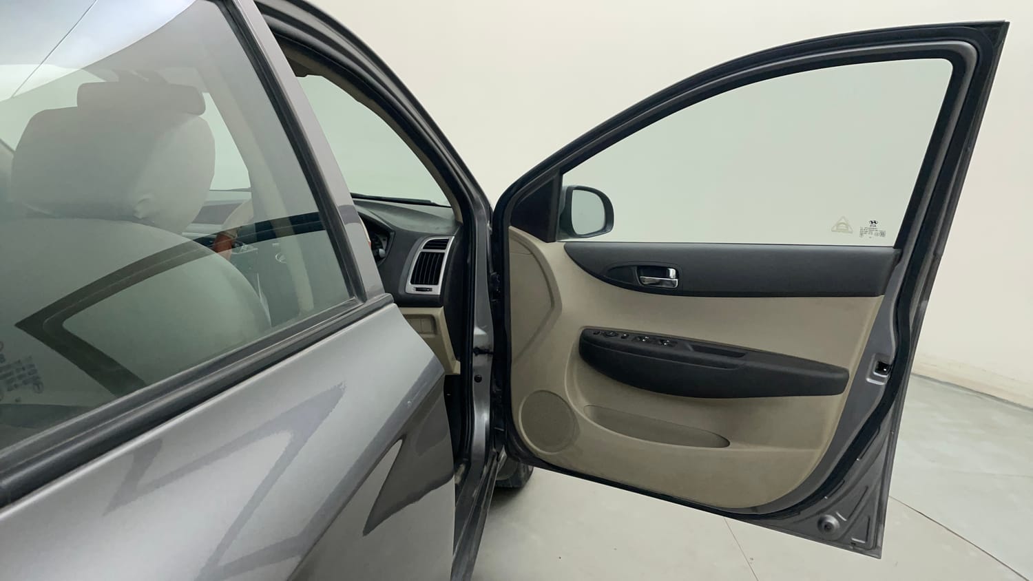 Used 2012 Hyundai i20 Sportz 1.2 Petrol Manual interior RIGHT FRONT DOOR OPEN VIEW