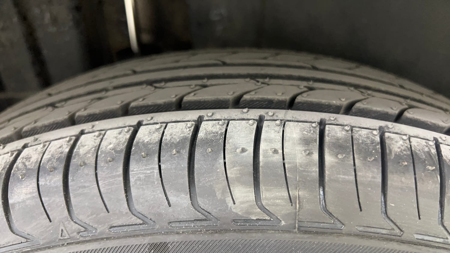Used 2013 Maruti Suzuki Swift VXi Petrol Manual tyres RIGHT REAR TYRE TREAD VIEW
