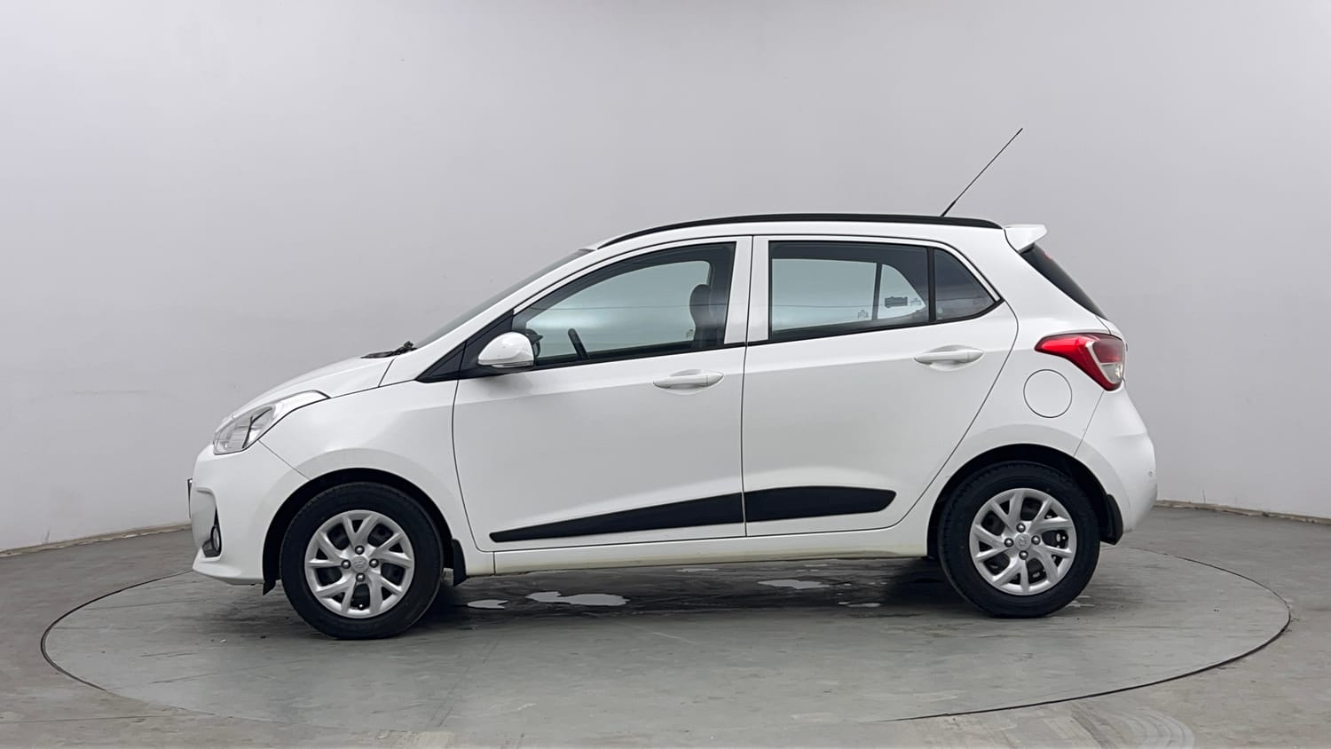 Used 2020 Hyundai Grand i10 Sportz 1.2 Kappa VTVT Petrol Manual exterior LEFT SIDE VIEW