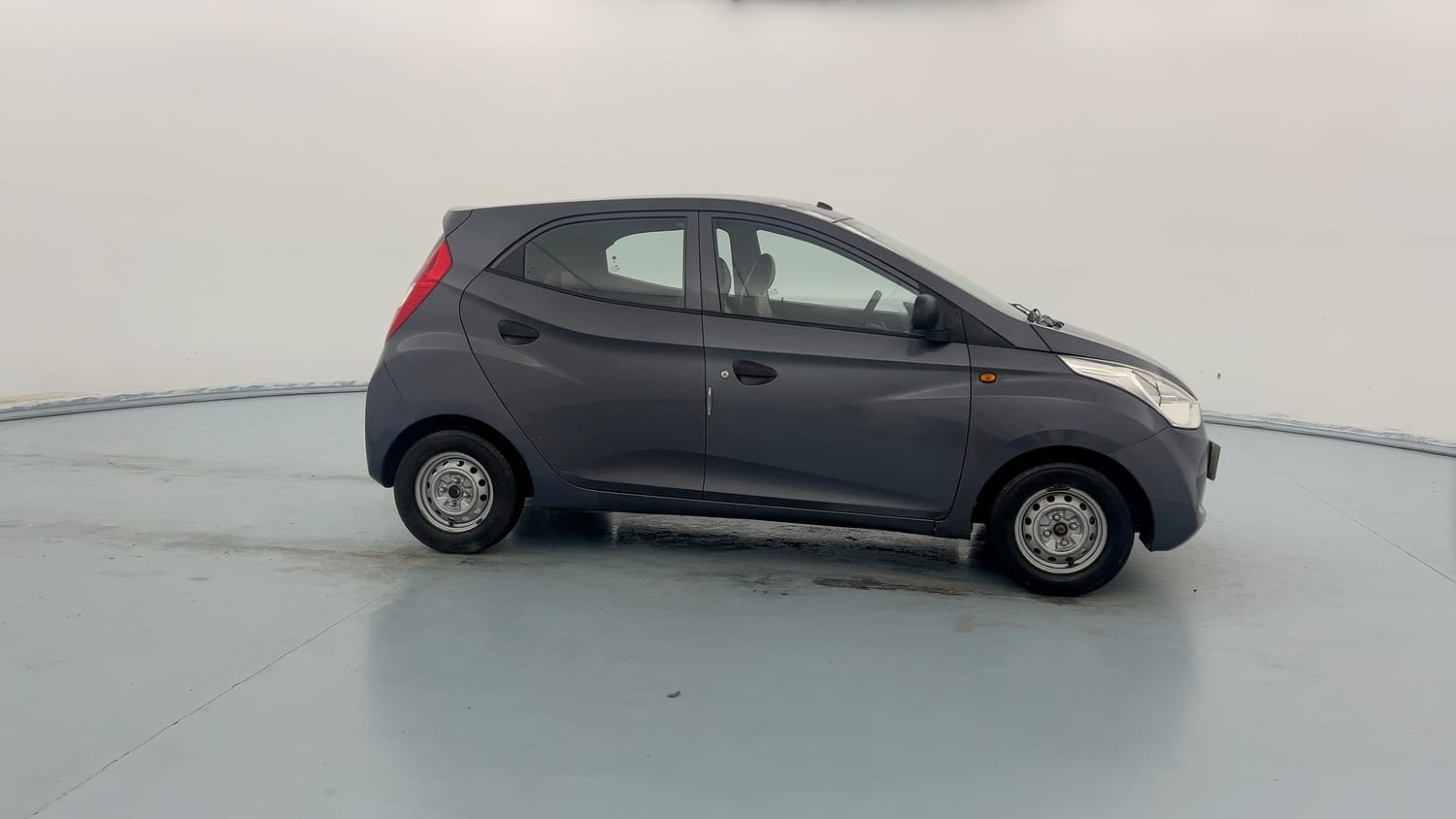 Used 2014 Hyundai Eon Era + Petrol Manual exterior RIGHT SIDE VIEW