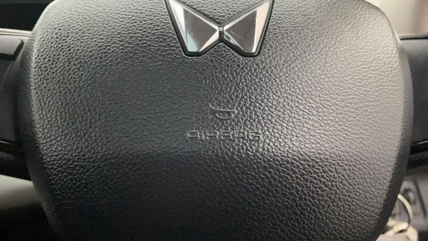Used 2022 Mahindra XUV700 AX 5 Petrol AT 5 STR Petrol Automatic top_features Airbags