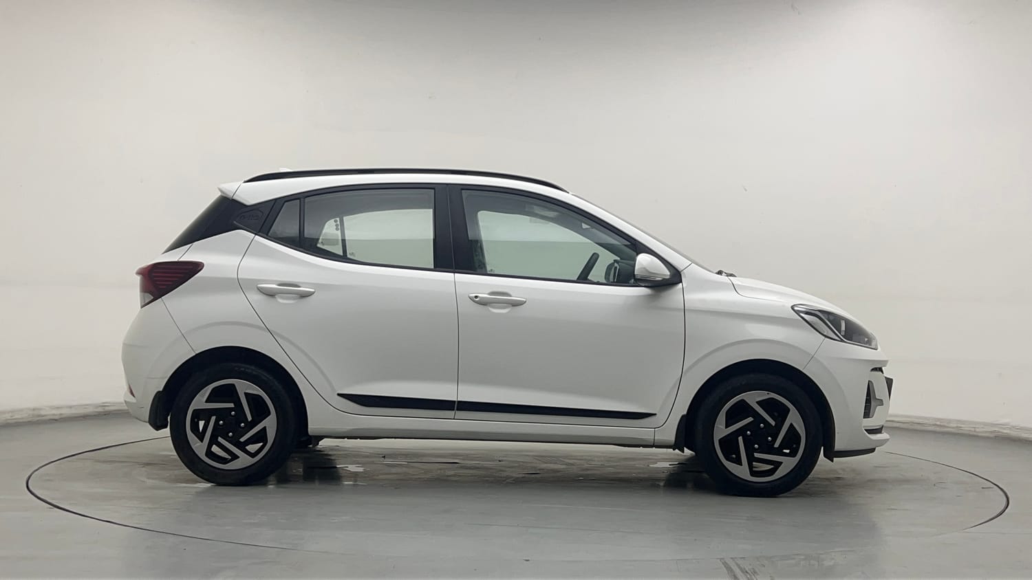 Used 2023 Hyundai Grand i10 Nios Sportz 1.2 Kappa VTVT Petrol Manual exterior RIGHT SIDE VIEW