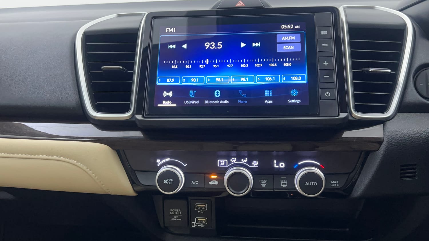 Used 2023 Honda City ZX Petrol CVT Petrol Automatic interior MUSIC SYSTEM & AC CONTROL VIEW